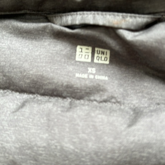 Uniqlo light down puffer Jacket Matte Grey XS - Picture 3 of 3